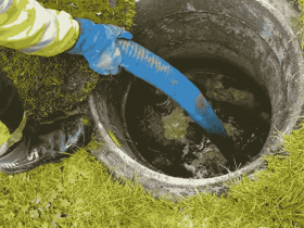 Cleaning septic tank