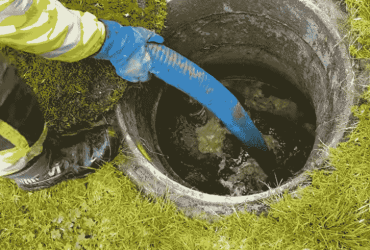 Cleaning septic tank