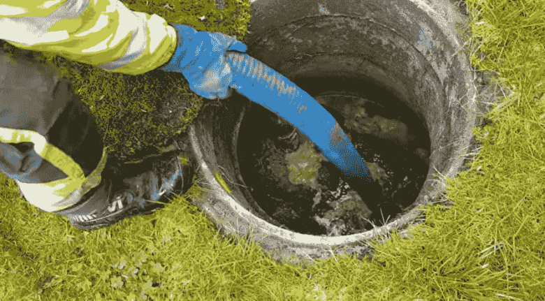 Cleaning septic tank