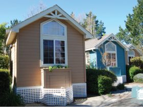 Modern Tiny House Village-Village