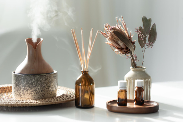 Perfumes That Make a Home Smell Good Long After You Leave